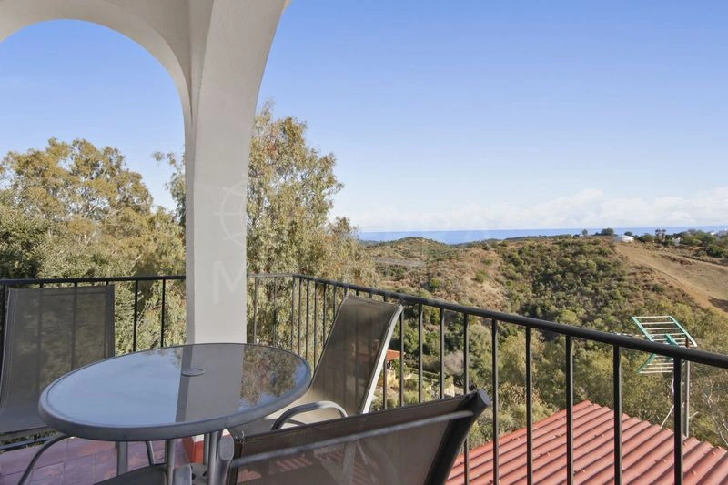 Three Sides of Light for €235,000 in Estepona — image 3