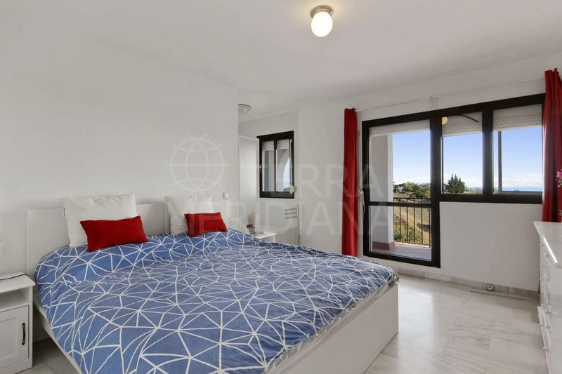 Three Sides of Light for €235,000 in Estepona — image 9