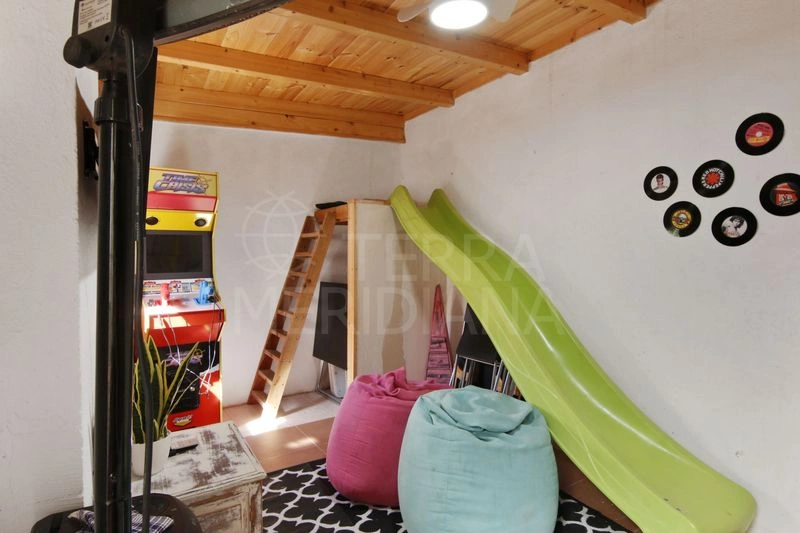 A Patio, a Pergola, and 450 Metres to the Sea — image 6