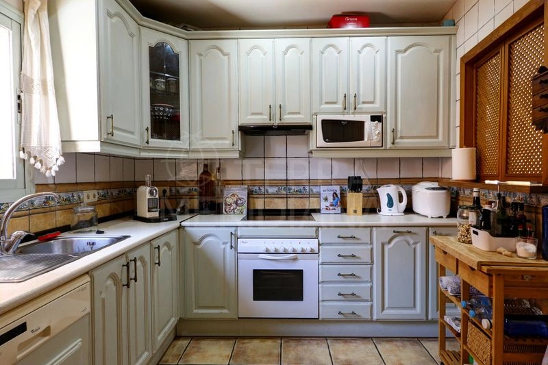 Hotell-takvåning med havsutsikt för 448 000 € i Estepona — image 4