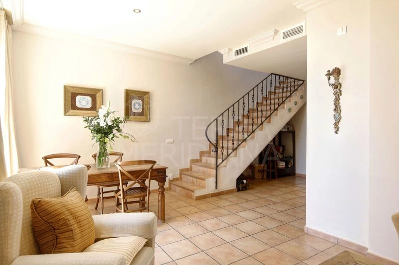 Hotell-takvåning med havsutsikt för 448 000 € i Estepona — image 5