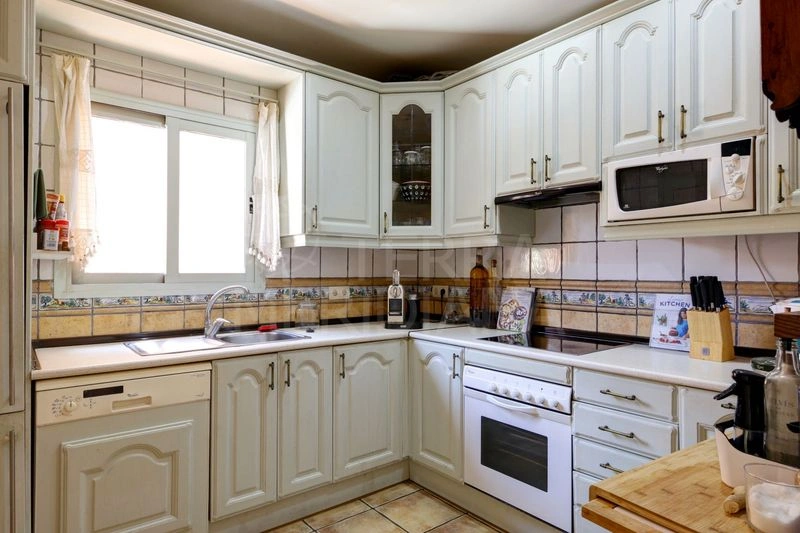 Hotell-takvåning med havsutsikt för 448 000 € i Estepona — image 8