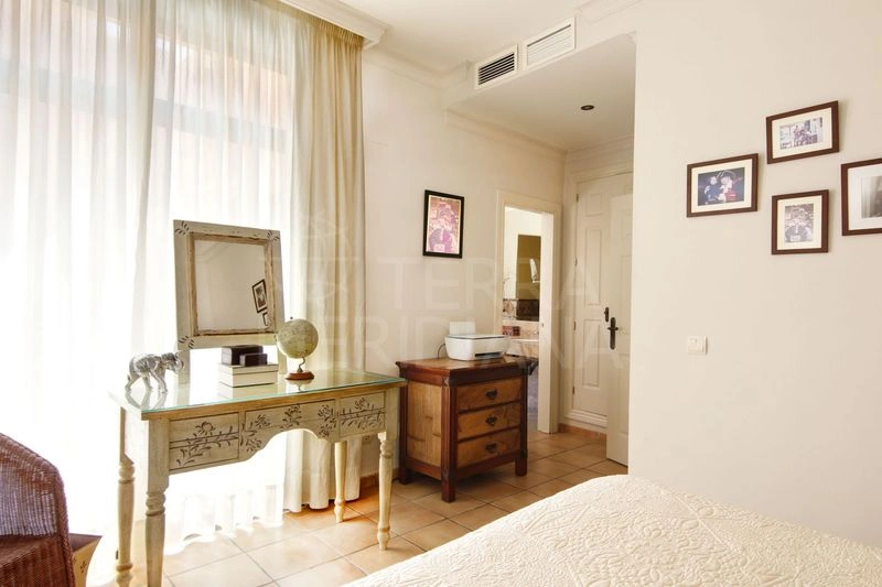 Hotell-takvåning med havsutsikt för 448 000 € i Estepona — image 10