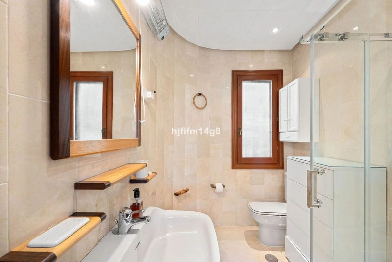 En eldstad och en golfbana för 395 000 € i Nueva Andalucía — image 14