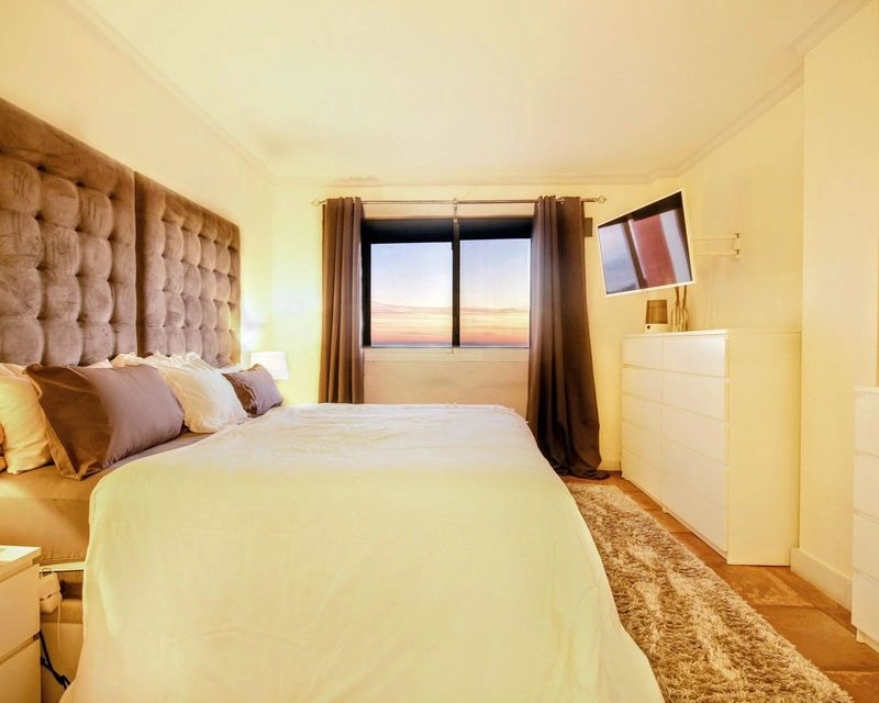 Het penthouse boven de pijnbomen voor €540.000 in Elviria — image 7