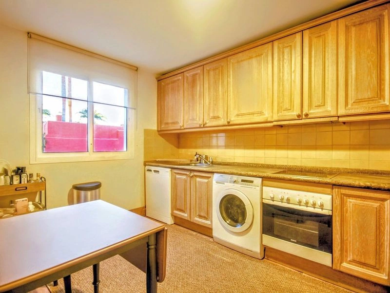 Het penthouse boven de pijnbomen voor €540.000 in Elviria — image 16