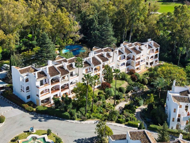 Två terrasser och en golfbana för 395 000 € i Nueva Andalucía — image 20