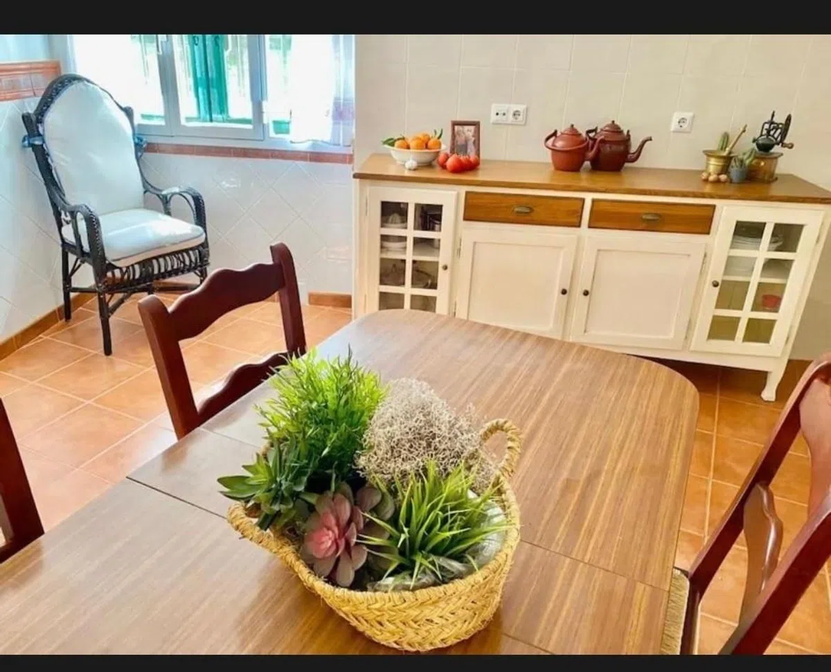 A Fireplace, a Fountain, and Four Bedrooms for €279,000 in Istán — image 11