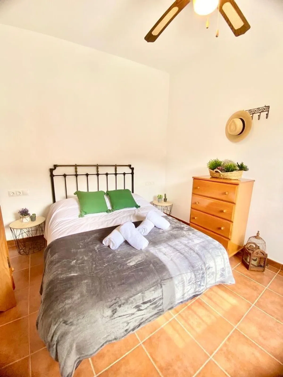 A Fireplace, a Fountain, and Four Bedrooms for €279,000 in Istán — image 13