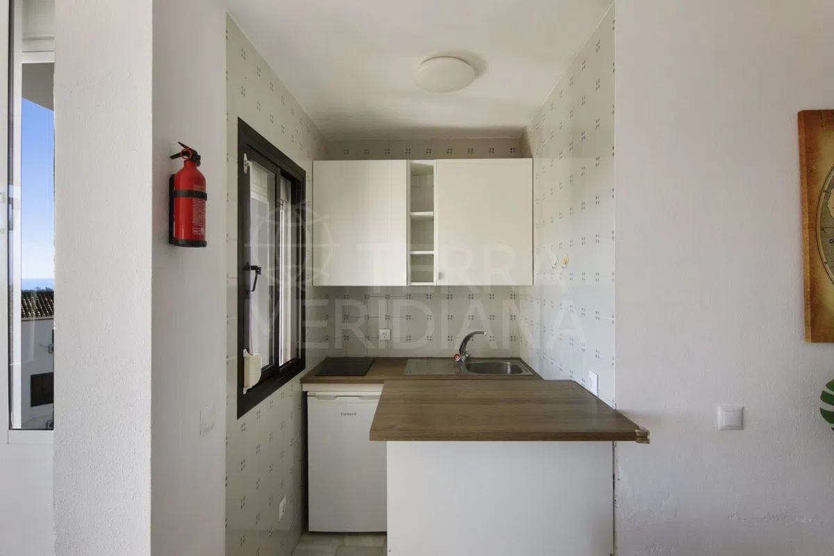 Three Sides of Light for €235,000 in Estepona — image 8