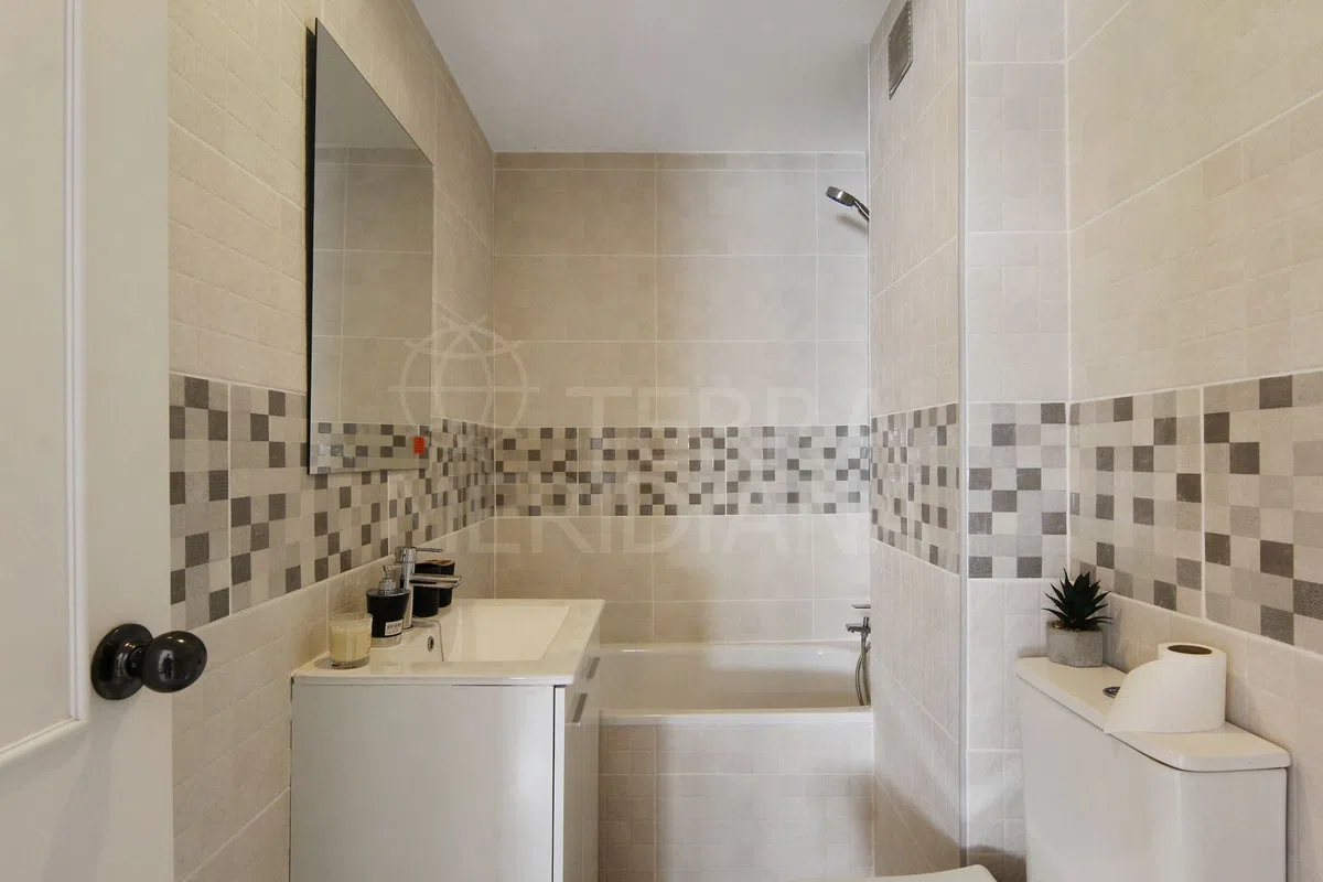 Three Sides of Light for €235,000 in Estepona — image 12