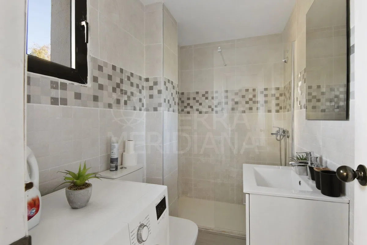 Three Sides of Light for €235,000 in Estepona — image 13