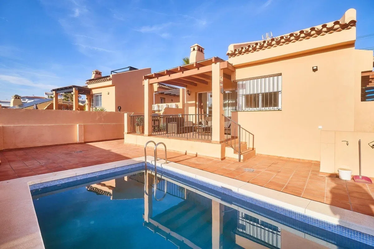 A Villa with a Secret Basement for €550,000 in El Faro — image 1