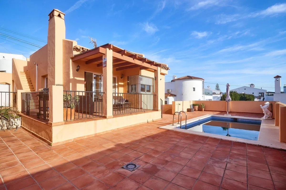 A Villa with a Secret Basement for €550,000 in El Faro — image 5