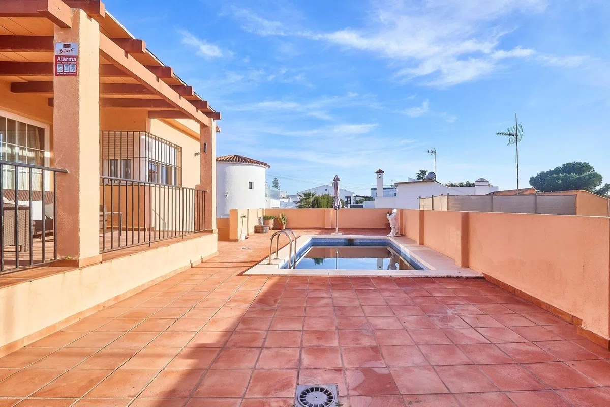 A Villa with a Secret Basement for €550,000 in El Faro — image 6