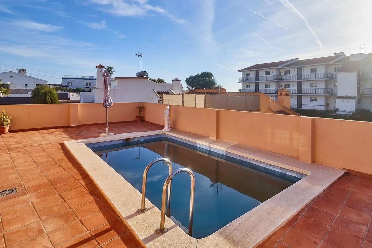 A Villa with a Secret Basement for €550,000 in El Faro — image 13