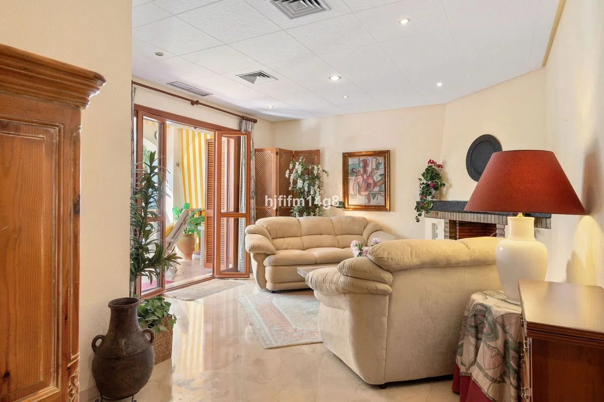 Två terrasser och en golfbana för 395 000 € i Nueva Andalucía — image 7