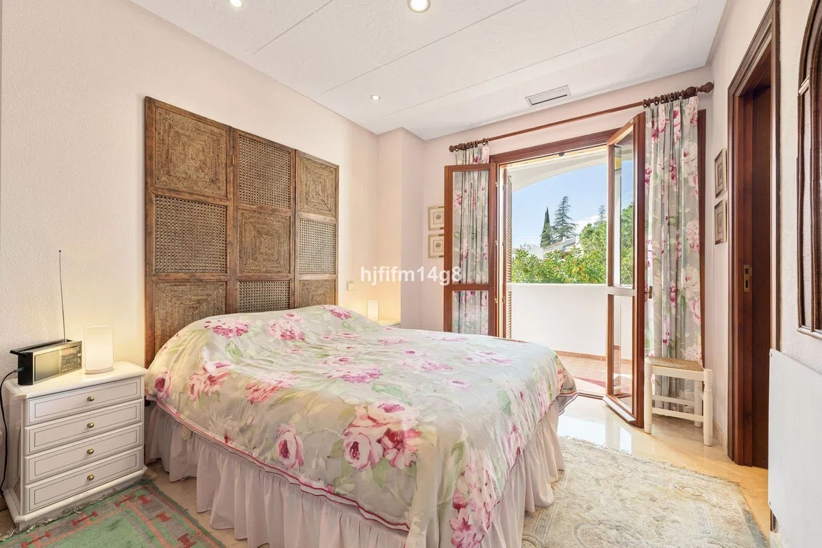 Två terrasser och en golfbana för 395 000 € i Nueva Andalucía — image 10