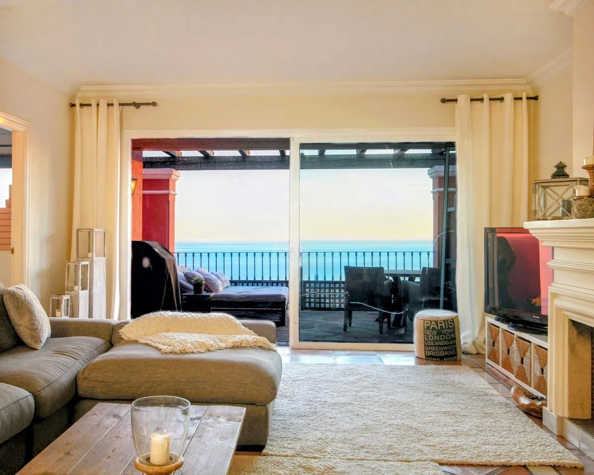 Takvåningen ovanför tallarna för 540 000 € i Elviria — image 3
