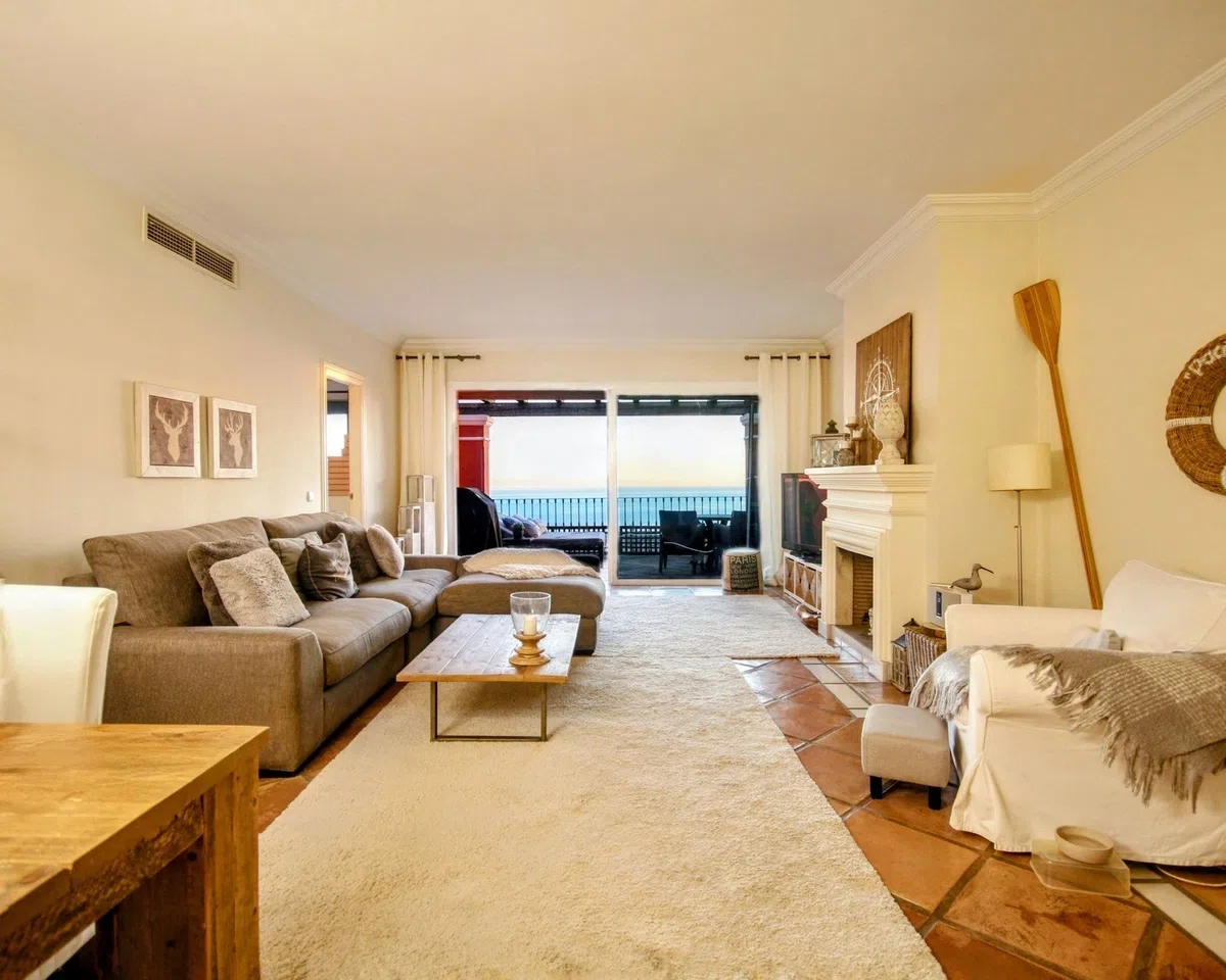 Takvåningen ovanför tallarna för 540 000 € i Elviria — image 4