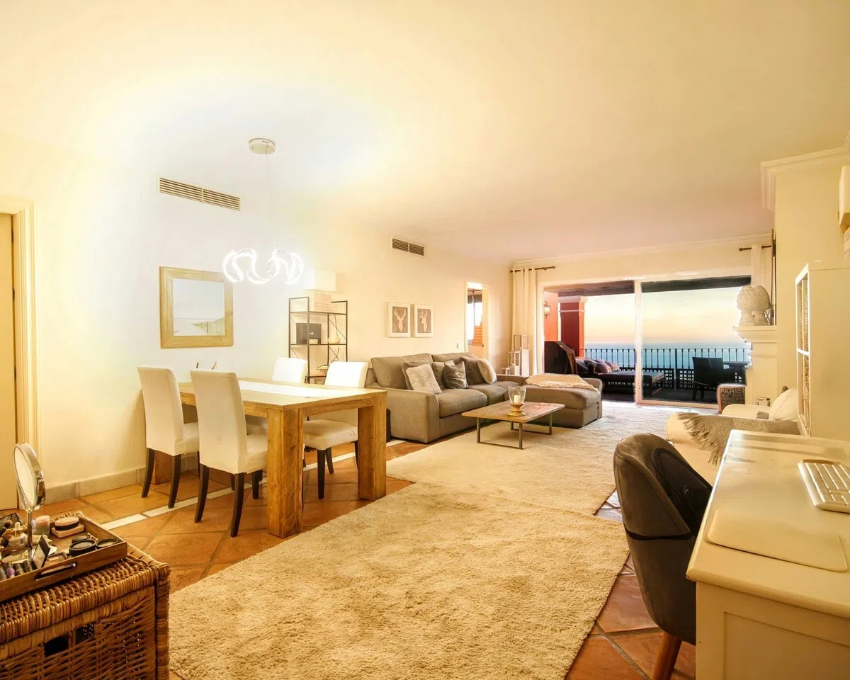 Takvåningen ovanför tallarna för 540 000 € i Elviria — image 5
