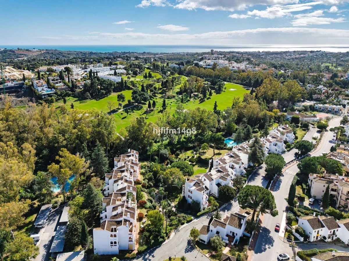 Två terrasser och en golfbana för 395 000 € i Nueva Andalucía — image 17