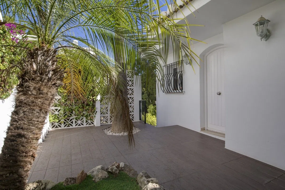 Gerenoveerd herenhuis met privézwembad in Calahonda — image 5