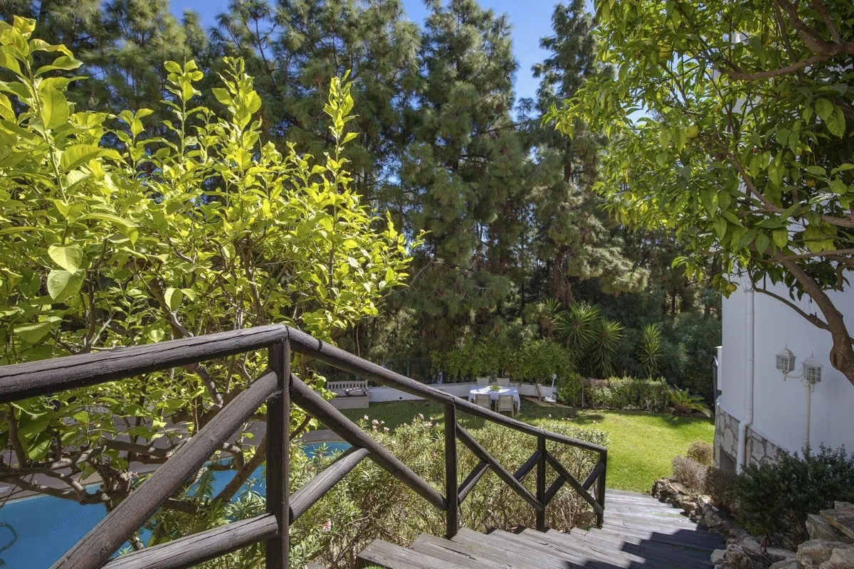 Gerenoveerd herenhuis met privézwembad in Calahonda — image 6