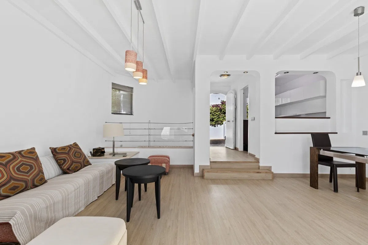 Gerenoveerd herenhuis met privézwembad in Calahonda — image 17