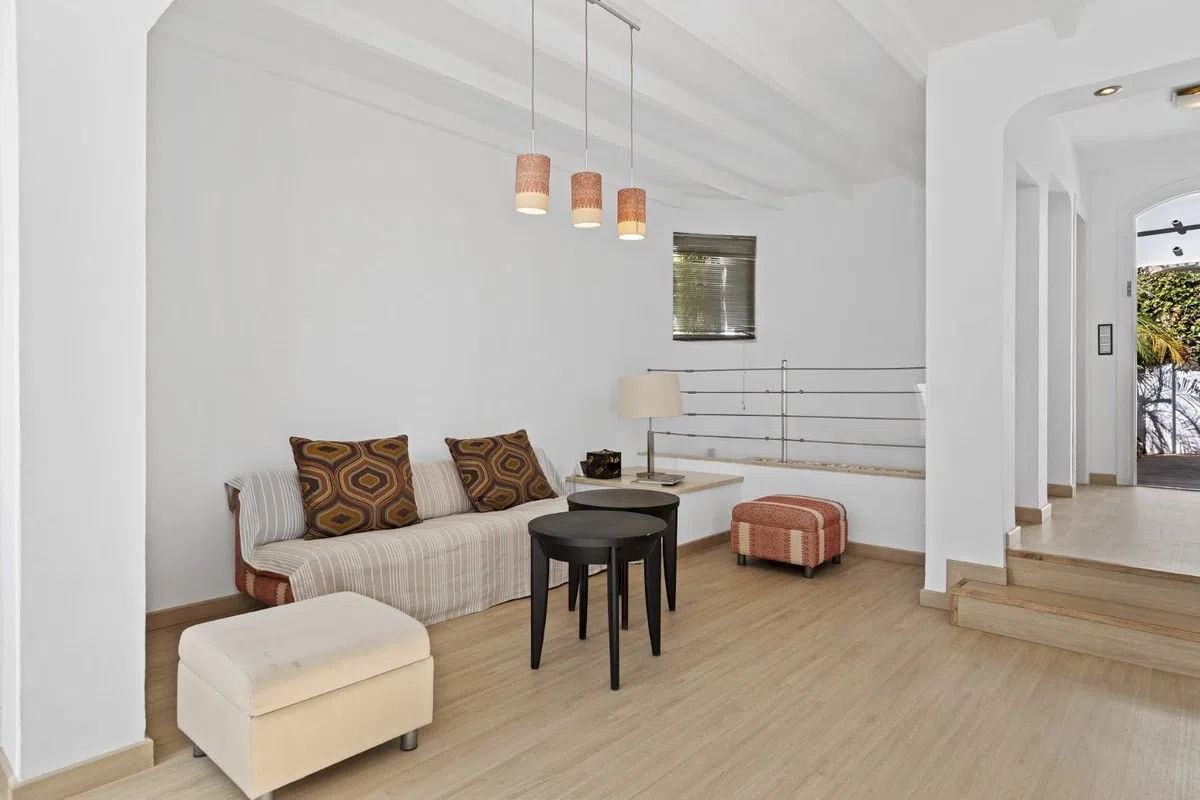 Gerenoveerd herenhuis met privézwembad in Calahonda — image 18