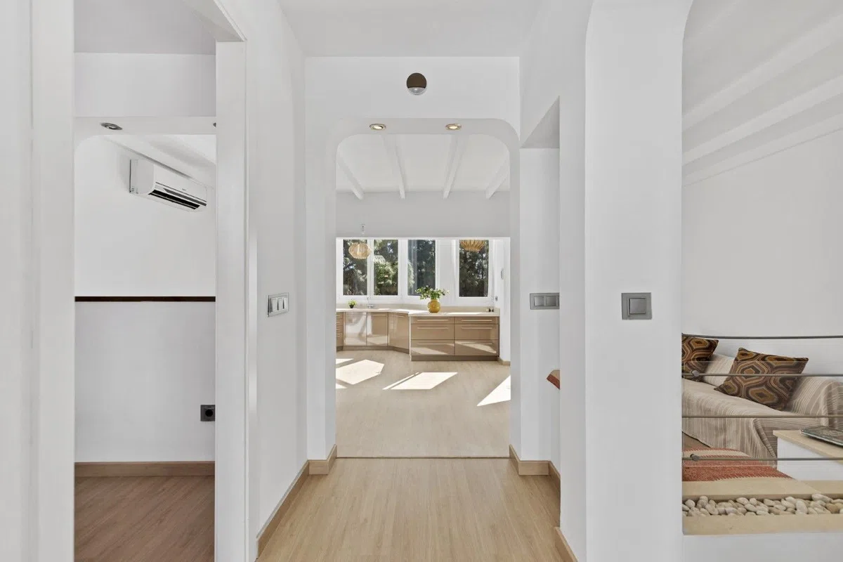 Gerenoveerd herenhuis met privézwembad in Calahonda — image 19