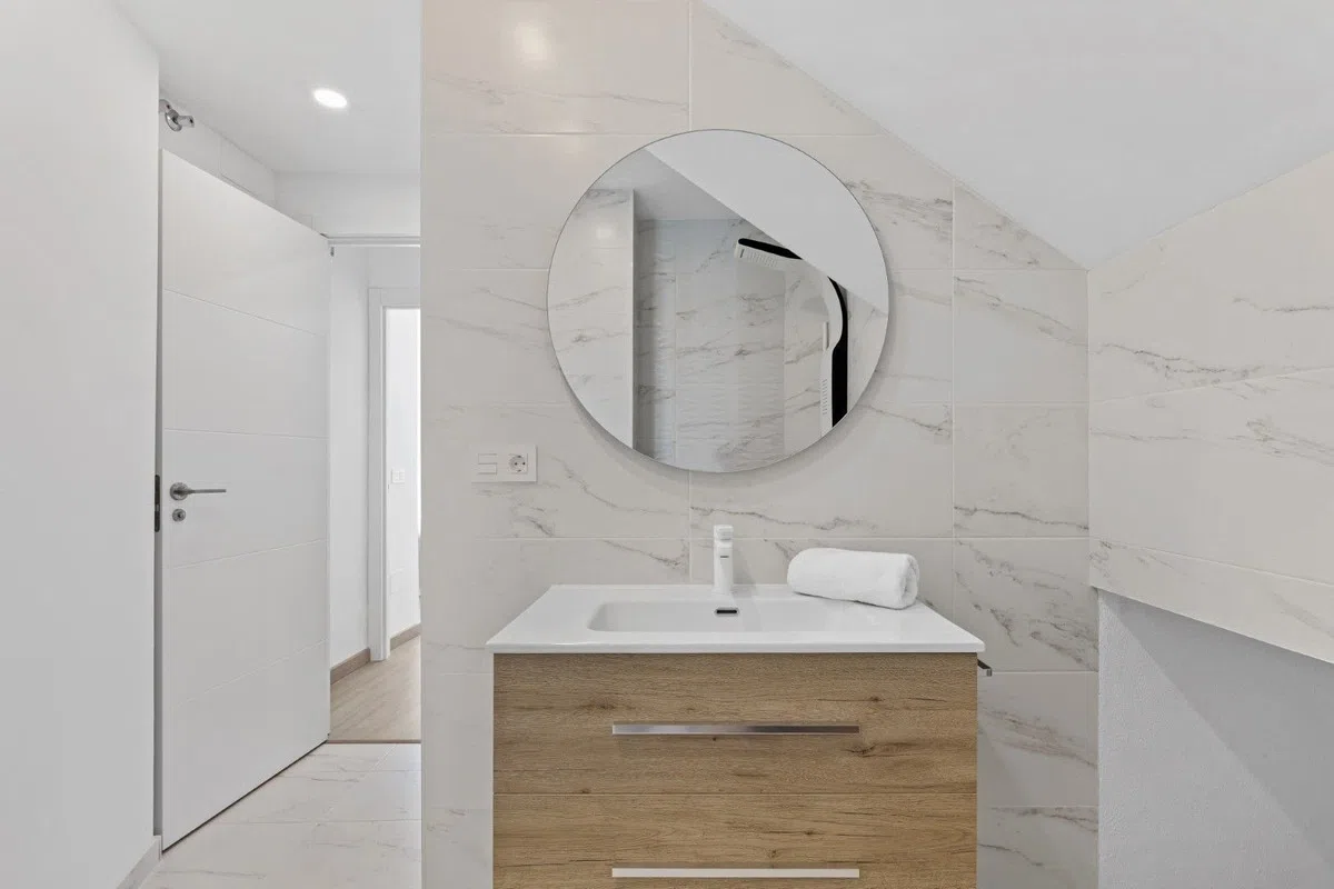 Gerenoveerd herenhuis met privézwembad in Calahonda — image 27