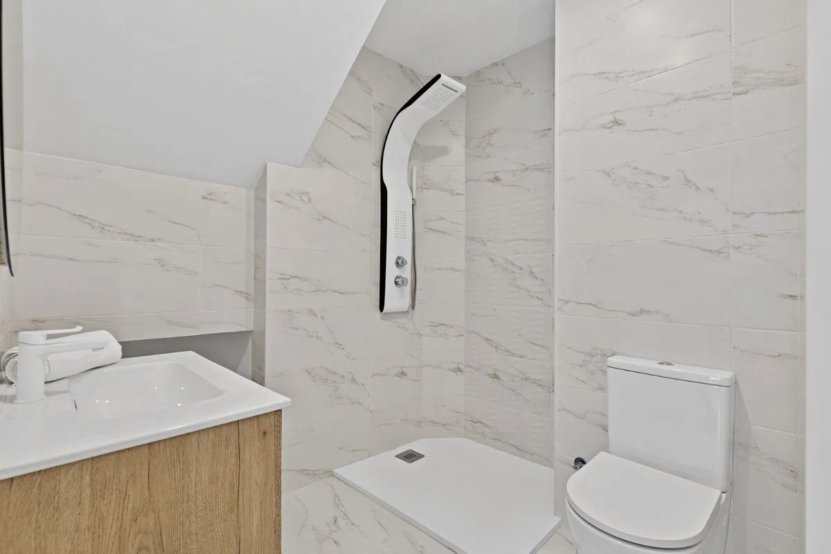 Gerenoveerd herenhuis met privézwembad in Calahonda — image 28