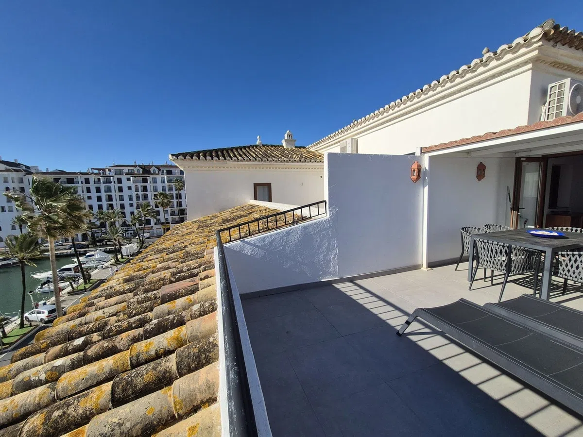 Penthouse Duplex with Marina Views and Rental Licence, La Duquesa — image 7