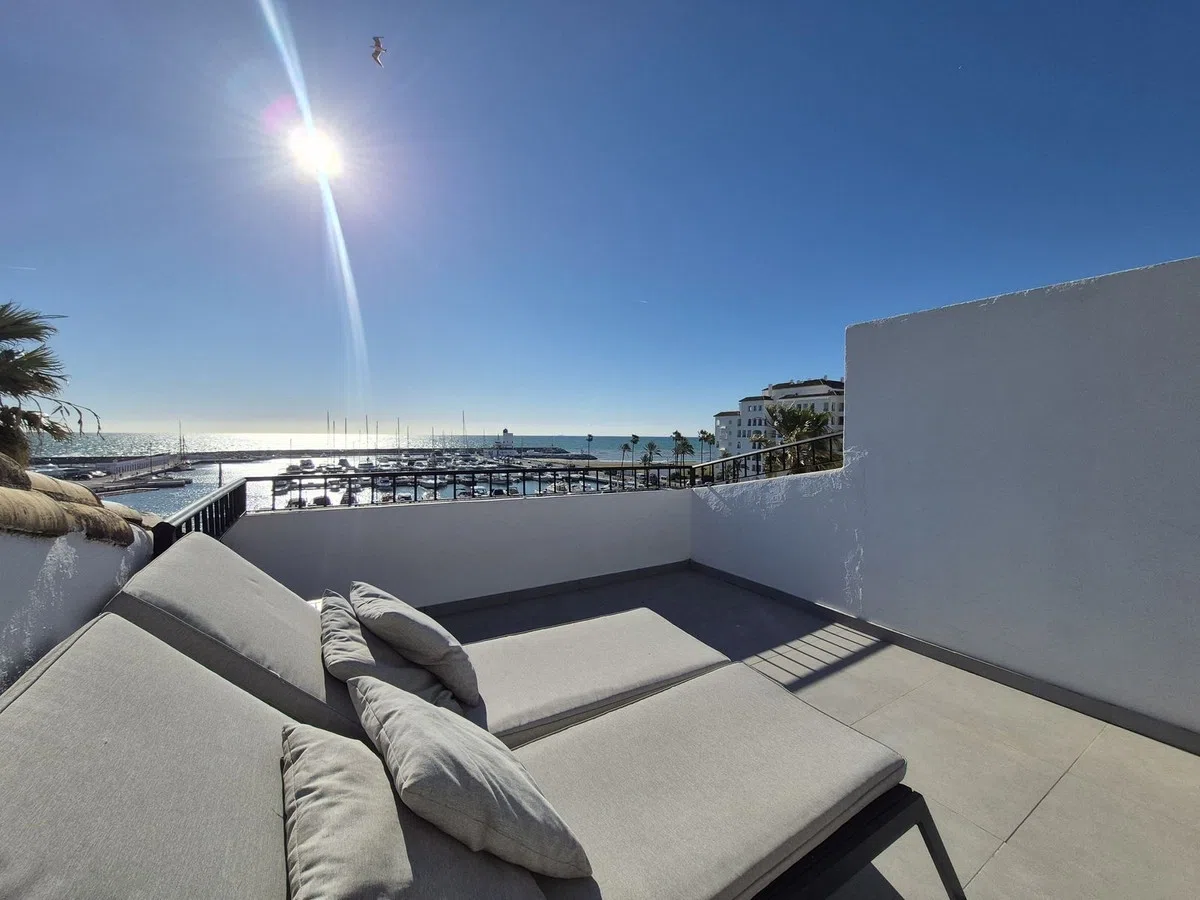 Penthouse Duplex with Marina Views and Rental Licence, La Duquesa — image 8