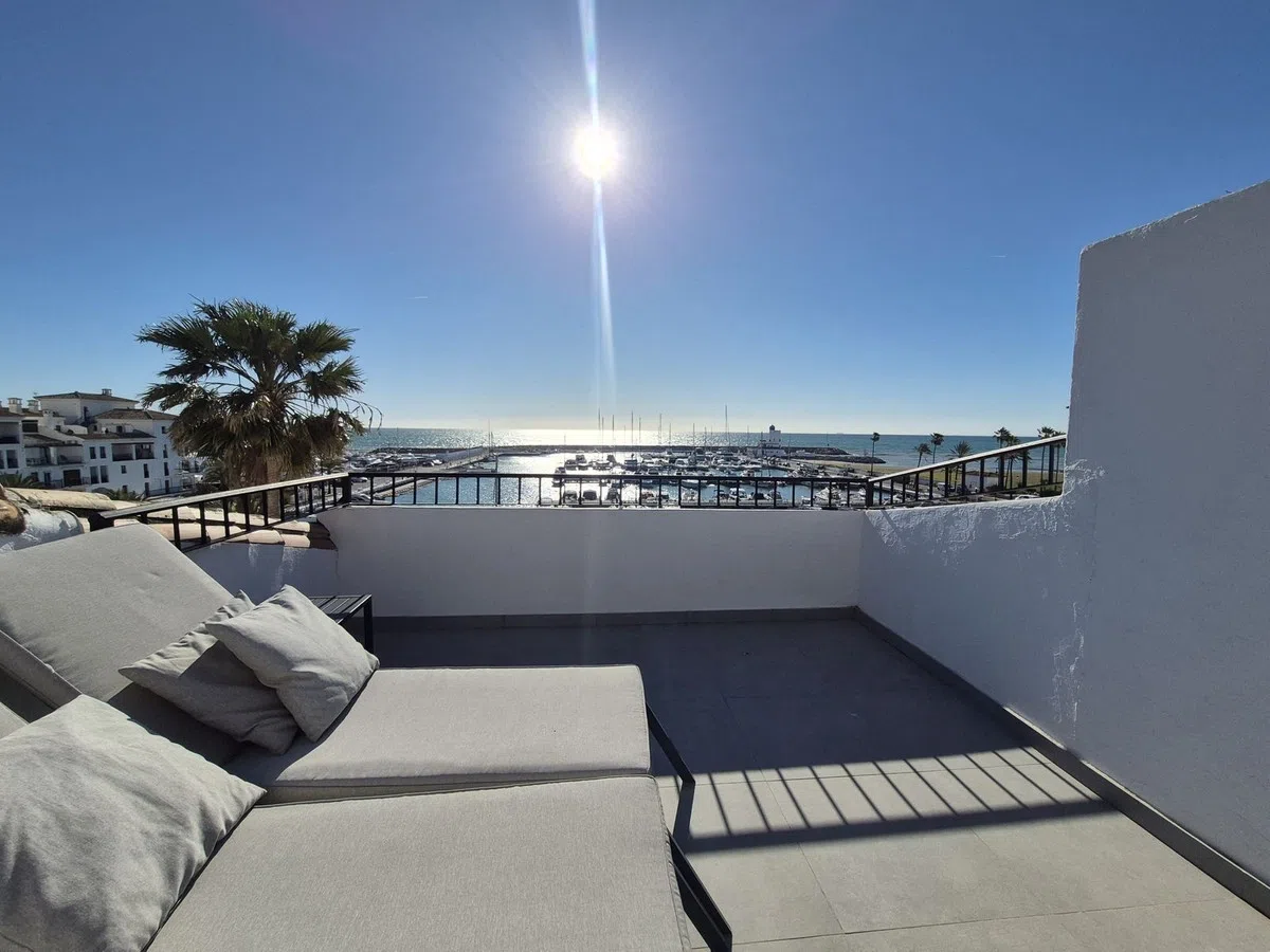 Penthouse Duplex with Marina Views and Rental Licence, La Duquesa — image 9