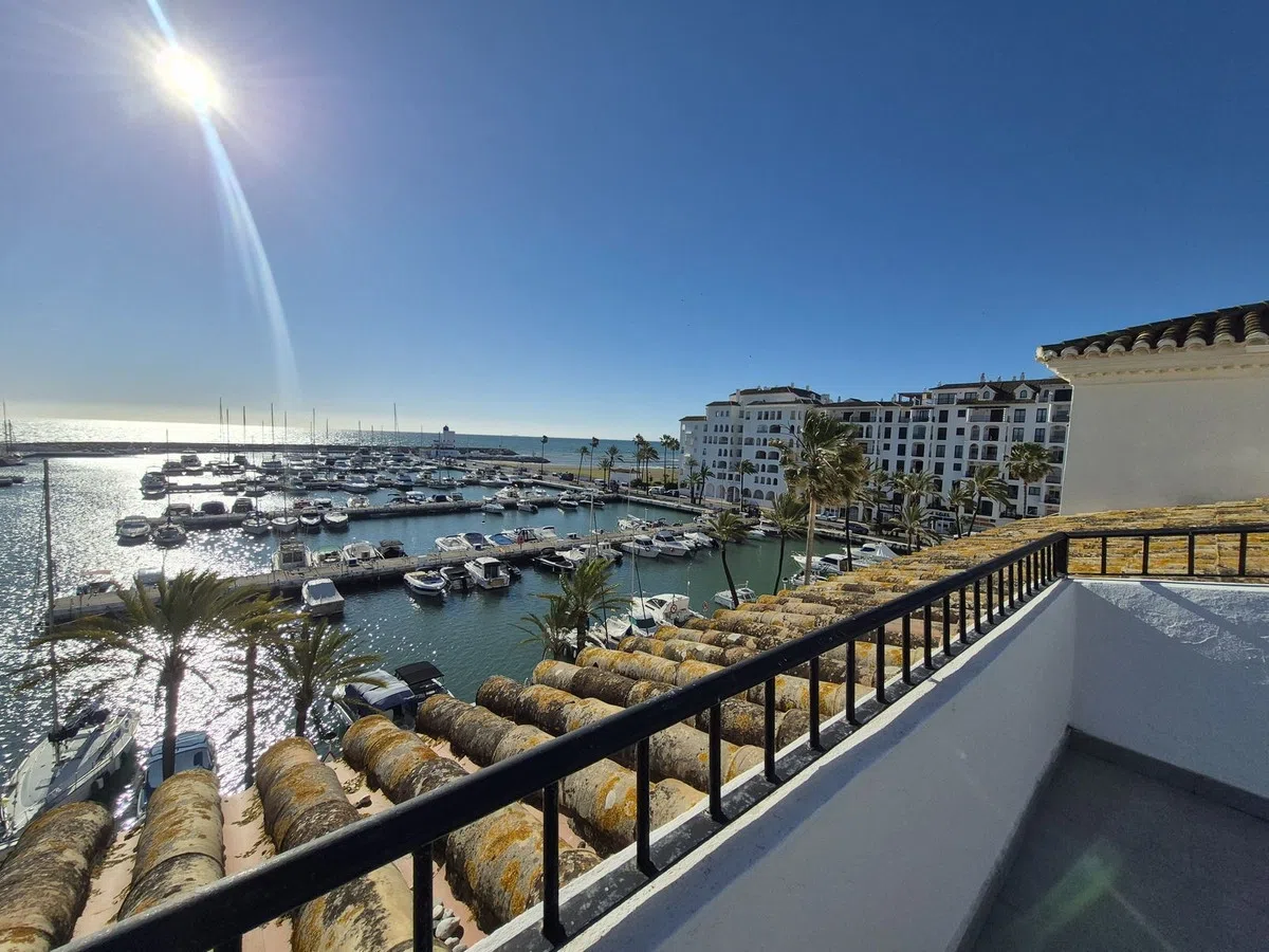 Penthouse Duplex with Marina Views and Rental Licence, La Duquesa — image 13