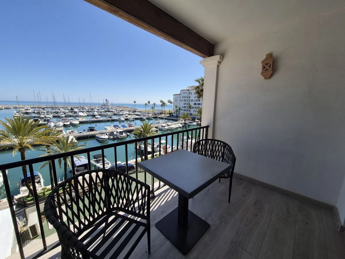 Penthouse Duplex with Marina Views and Rental Licence, La Duquesa — image 15