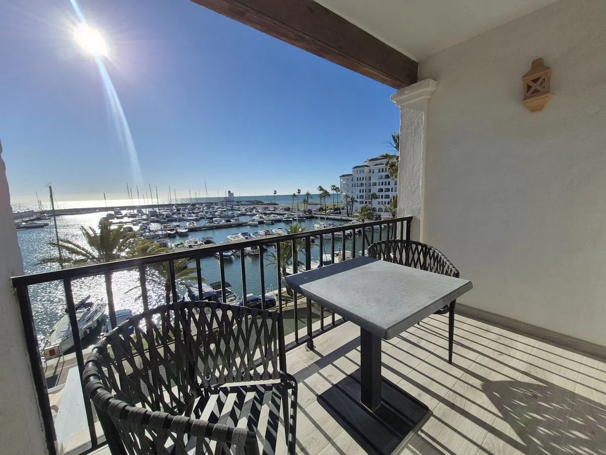 Penthouse Duplex with Marina Views and Rental Licence, La Duquesa — image 18