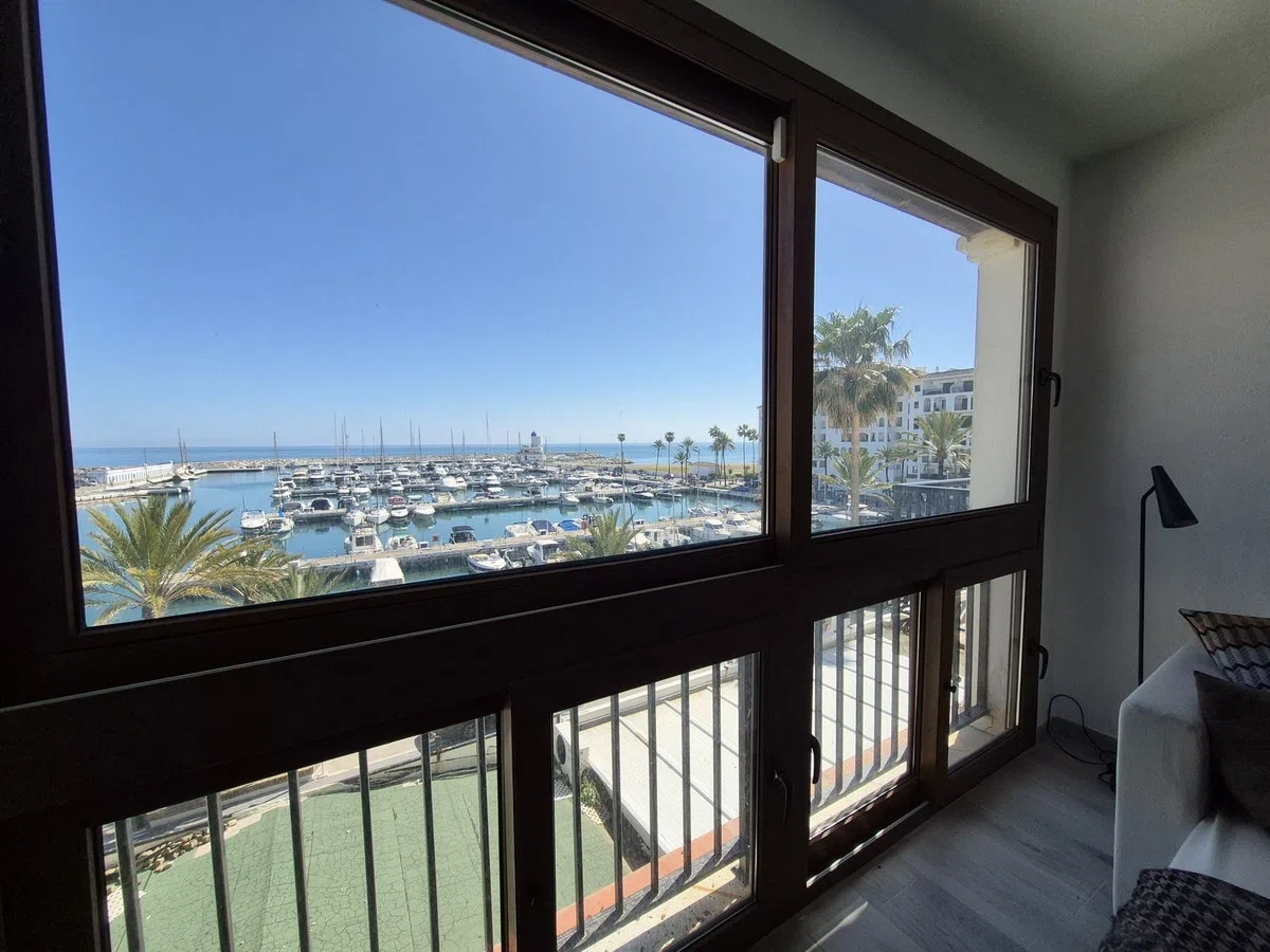 Penthouse Duplex with Marina Views and Rental Licence, La Duquesa — image 25