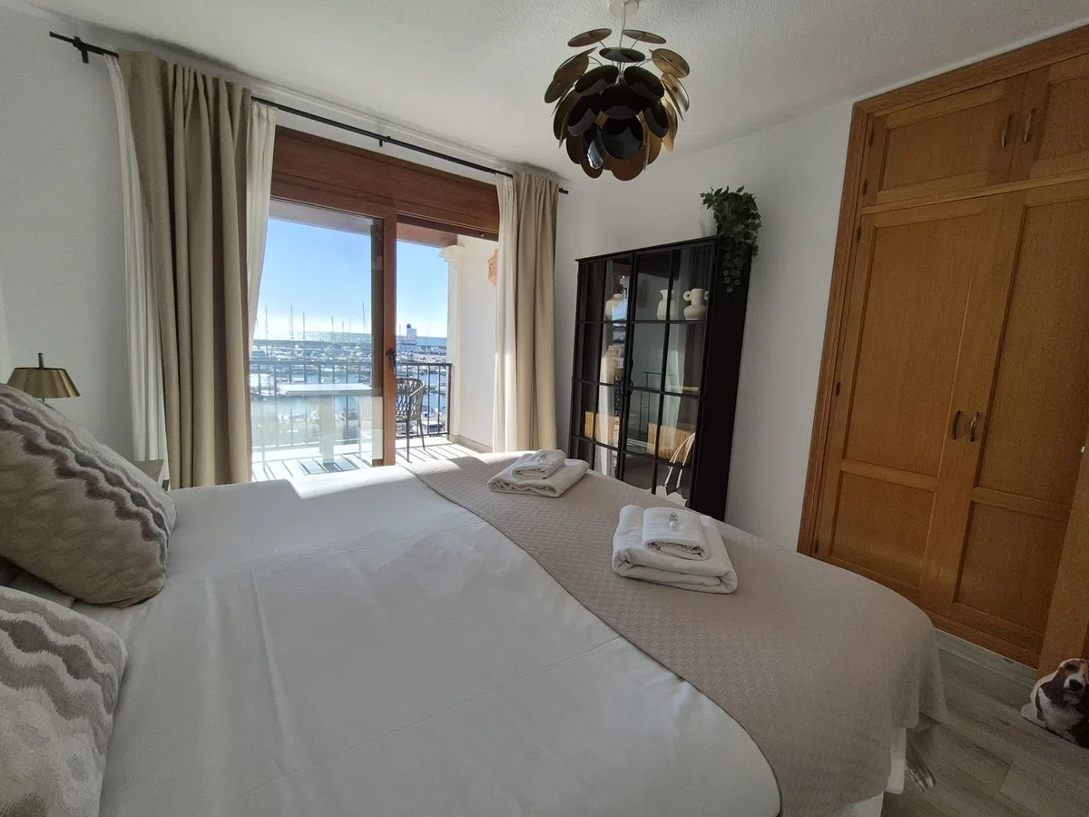 Penthouse Duplex with Marina Views and Rental Licence, La Duquesa — image 35