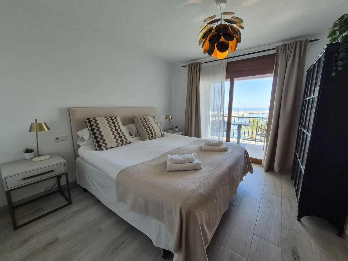 Penthouse Duplex with Marina Views and Rental Licence, La Duquesa — image 36