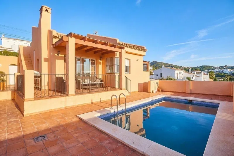 A Villa with a Secret Basement for €550,000 in El Faro