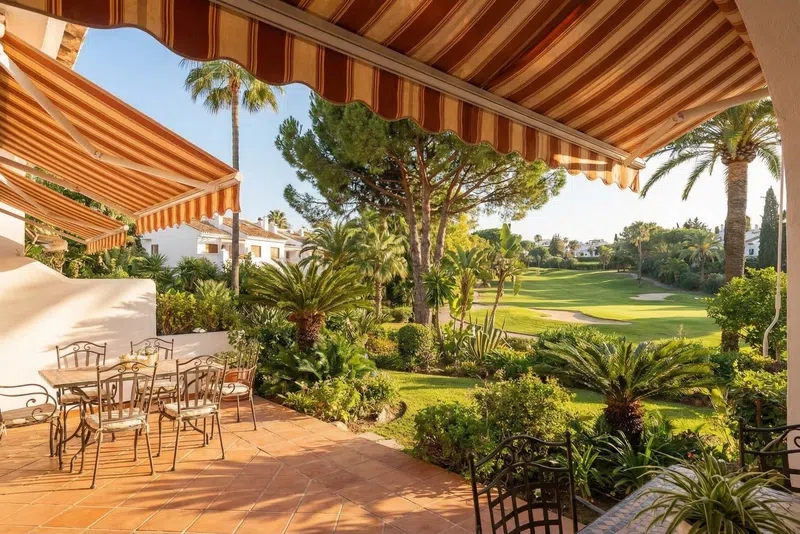 Two Terraces and a Golf Course for €395,000 in Nueva Andalucía