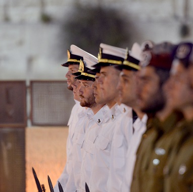 צבא העם – כל בחור וטוב לנשק?