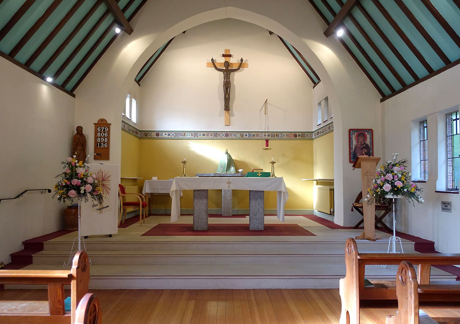 Interior of Holy Cross Catholic Church, Topsham